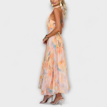 Vestido de cuello halter con estampado en acuarela
